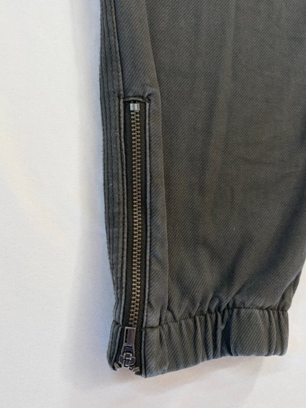 Athleta Women's 10 Gray Jogger Pants Drawstring Elastic Waist Pockets Stretch - Picture 4 of 9